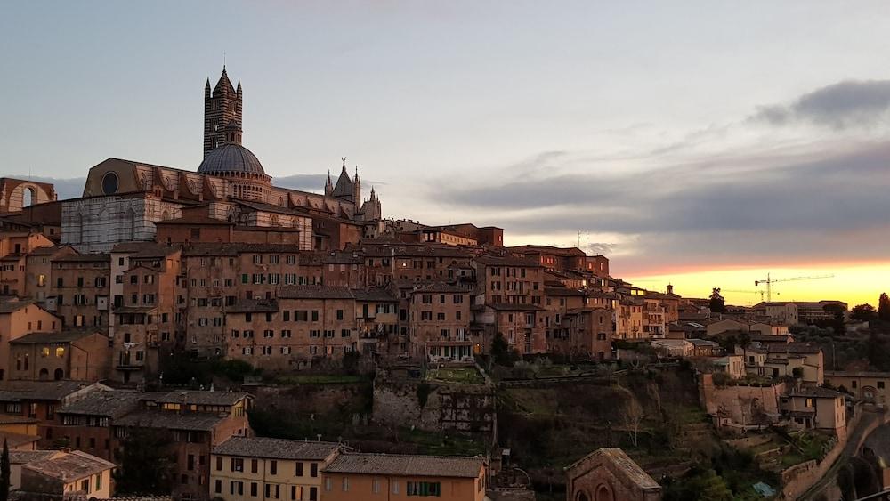 Residenza d'Epoca Campo Regio Relais Bed and Breakfast Siena Buitenkant foto